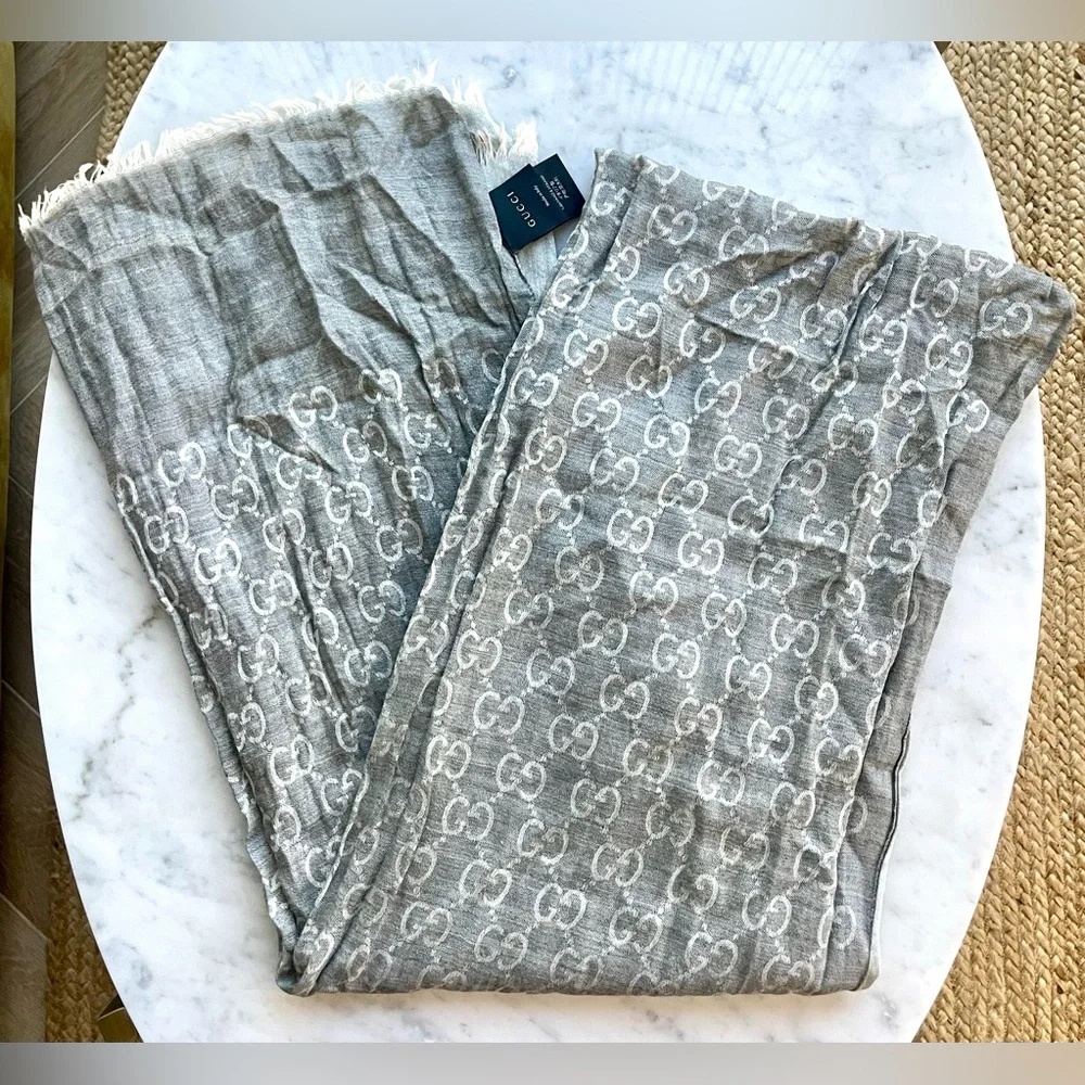Gucci GG Lightweight wool/silk blend scarf, fringe, grey with white GGs, L, EUC - Picture 4 of 16